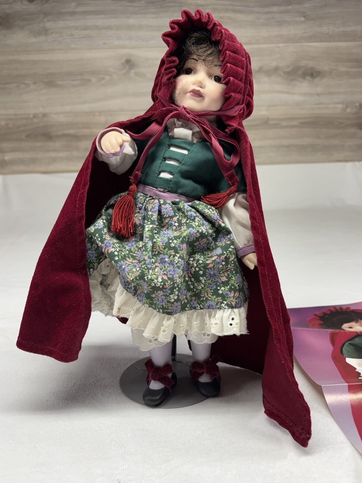 Vintage 1986 Franklin Heirloom Doll Little Red Riding Hood Stunning With Stand