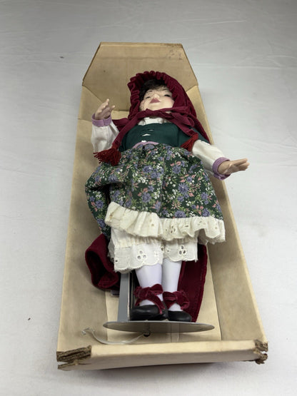 Vintage 1986 Franklin Heirloom Doll Little Red Riding Hood Stunning With Stand